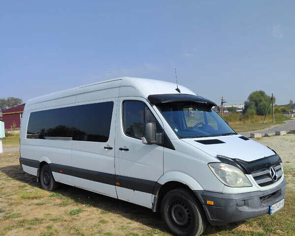 Белый Мерседес Sprinter, объемом двигателя 2.15 л и пробегом 363 тыс. км за 13500 $, фото 1 на Automoto.ua