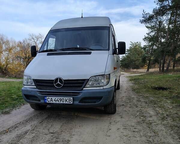 Белый Мерседес Sprinter, объемом двигателя 2.2 л и пробегом 460 тыс. км за 14000 $, фото 1 на Automoto.ua