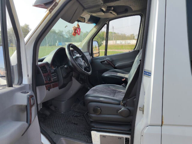 Белый Мерседес Sprinter, объемом двигателя 2.15 л и пробегом 364 тыс. км за 11000 $, фото 1 на Automoto.ua