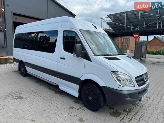 Белый Мерседес Sprinter, объемом двигателя 2.2 л и пробегом 300 тыс. км за 14000 $, фото 1 на Automoto.ua