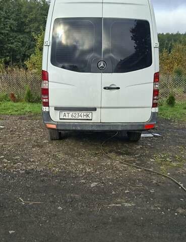 Белый Мерседес Sprinter, объемом двигателя 2.15 л и пробегом 748 тыс. км за 9500 $, фото 1 на Automoto.ua