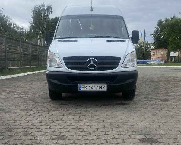 Белый Мерседес Sprinter, объемом двигателя 2.2 л и пробегом 760 тыс. км за 18599 $, фото 1 на Automoto.ua