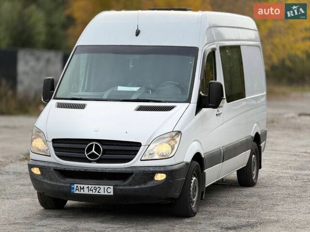 Белый Мерседес Sprinter, объемом двигателя 2.2 л и пробегом 200 тыс. км за 11500 $, фото 1 на Automoto.ua