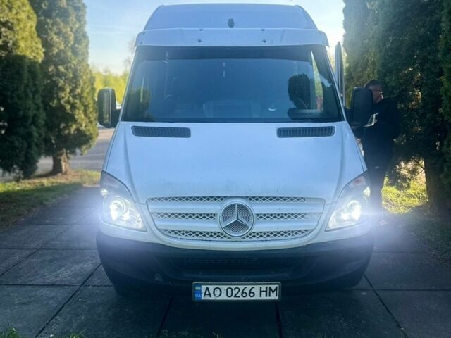 Белый Мерседес Sprinter, объемом двигателя 2.99 л и пробегом 150 тыс. км за 13500 $, фото 1 на Automoto.ua