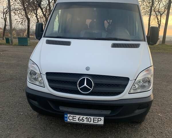 Белый Мерседес Sprinter, объемом двигателя 2.14 л и пробегом 440 тыс. км за 14400 $, фото 1 на Automoto.ua