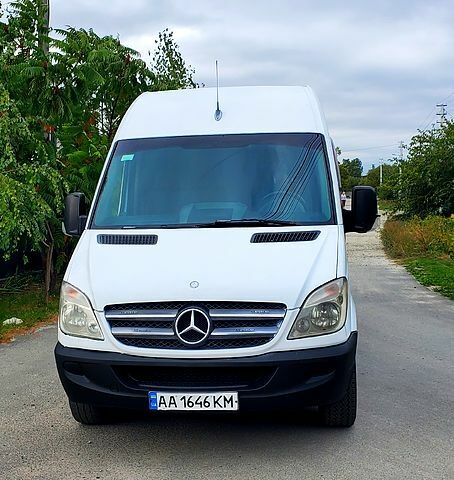 Белый Мерседес Sprinter, объемом двигателя 2.1 л и пробегом 382 тыс. км за 9000 $, фото 1 на Automoto.ua