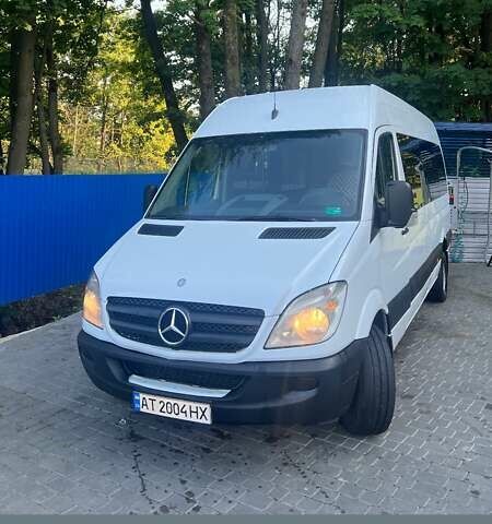 Белый Мерседес Sprinter, объемом двигателя 2.14 л и пробегом 500 тыс. км за 20000 $, фото 1 на Automoto.ua