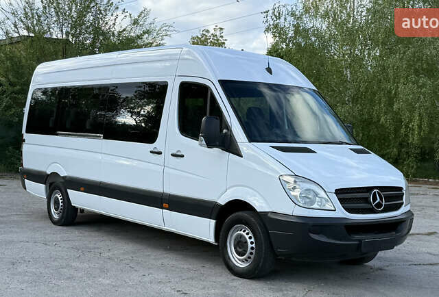 Белый Мерседес Sprinter, объемом двигателя 2.9 л и пробегом 200 тыс. км за 23900 $, фото 1 на Automoto.ua