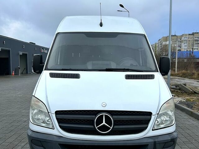 Белый Мерседес Sprinter, объемом двигателя 2.1 л и пробегом 412 тыс. км за 12500 $, фото 1 на Automoto.ua