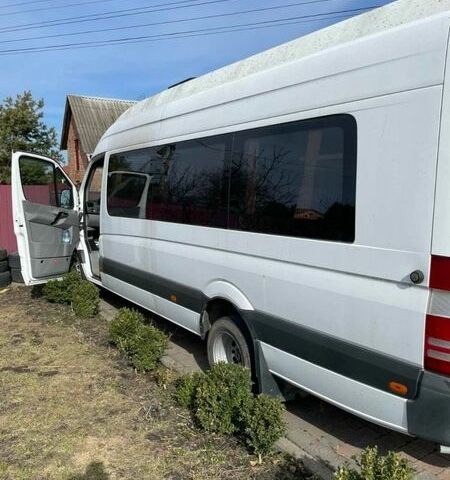 Белый Мерседес Sprinter, объемом двигателя 3 л и пробегом 412 тыс. км за 33000 $, фото 1 на Automoto.ua