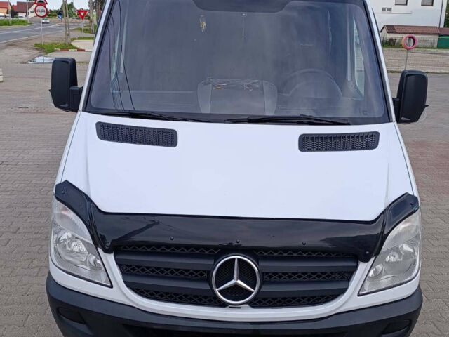Белый Мерседес Sprinter, объемом двигателя 2.2 л и пробегом 325 тыс. км за 17387 $, фото 1 на Automoto.ua