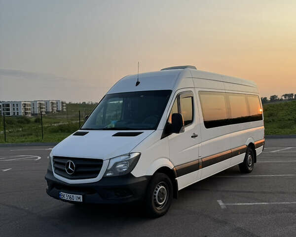 Белый Мерседес Sprinter, объемом двигателя 2.14 л и пробегом 500 тыс. км за 23200 $, фото 1 на Automoto.ua