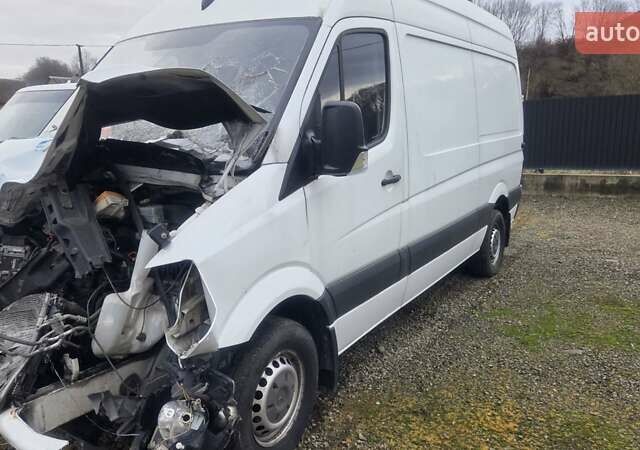 Белый Мерседес Sprinter, объемом двигателя 2.2 л и пробегом 314 тыс. км за 5500 $, фото 1 на Automoto.ua