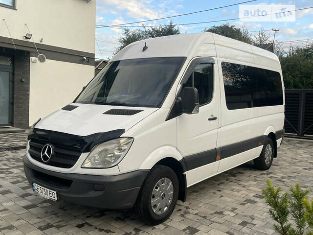 Белый Мерседес Sprinter, объемом двигателя 2.14 л и пробегом 350 тыс. км за 15900 $, фото 1 на Automoto.ua