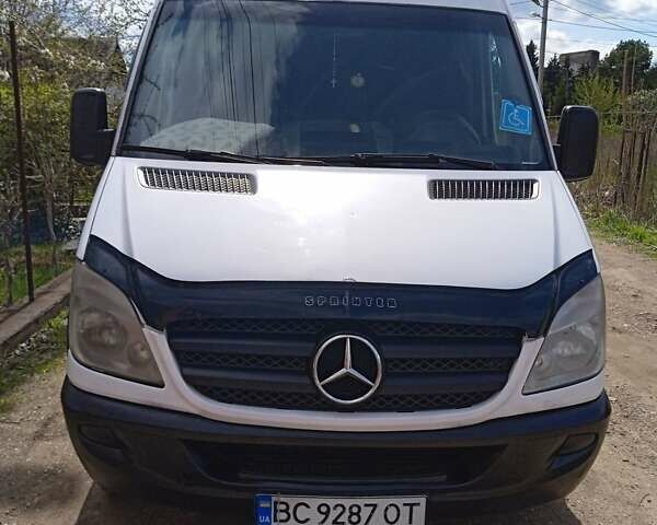 Белый Мерседес Sprinter, объемом двигателя 0 л и пробегом 663 тыс. км за 13500 $, фото 1 на Automoto.ua