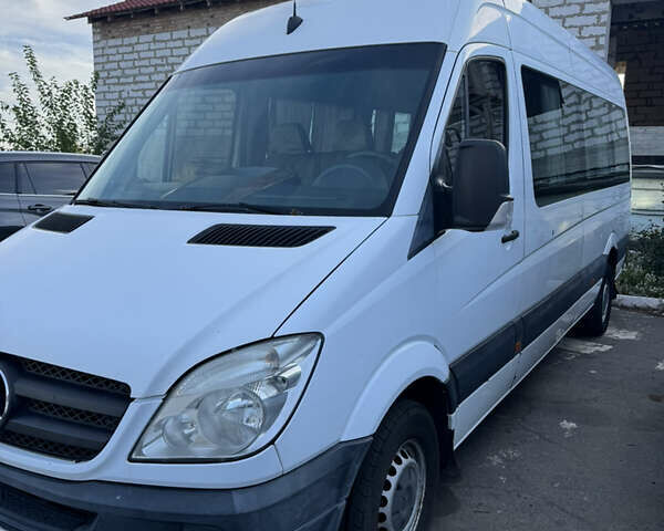 Белый Мерседес Sprinter, объемом двигателя 2.14 л и пробегом 150 тыс. км за 19400 $, фото 1 на Automoto.ua