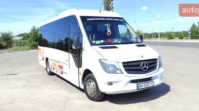 Белый Мерседес Sprinter, объемом двигателя 2.9 л и пробегом 333 тыс. км за 57000 $, фото 1 на Automoto.ua