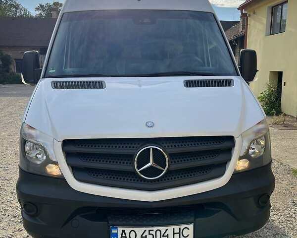 Белый Мерседес Sprinter, объемом двигателя 2.1 л и пробегом 220 тыс. км за 26500 $, фото 1 на Automoto.ua