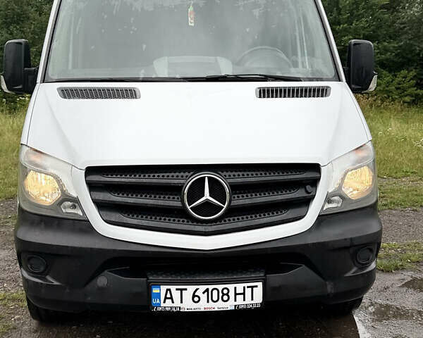 Белый Мерседес Sprinter, объемом двигателя 2.2 л и пробегом 384 тыс. км за 21000 $, фото 1 на Automoto.ua