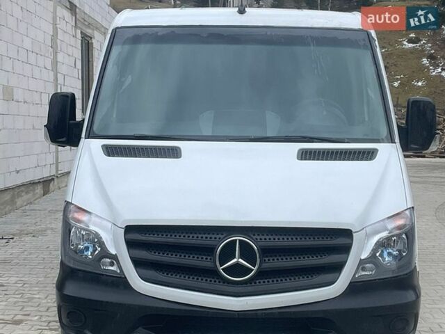 Белый Мерседес Sprinter, объемом двигателя 2.14 л и пробегом 242 тыс. км за 17600 $, фото 1 на Automoto.ua