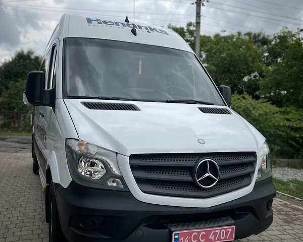 Белый Мерседес Sprinter, объемом двигателя 0 л и пробегом 280 тыс. км за 18700 $, фото 1 на Automoto.ua