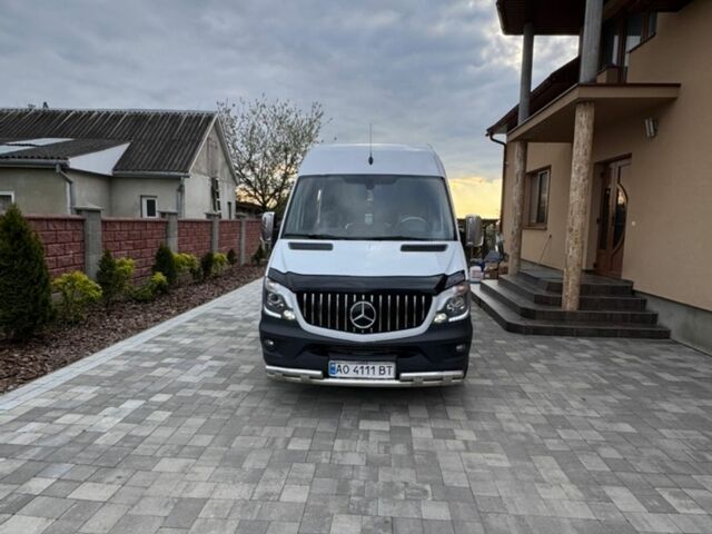 Белый Мерседес Sprinter, объемом двигателя 3 л и пробегом 320 тыс. км за 27500 $, фото 1 на Automoto.ua