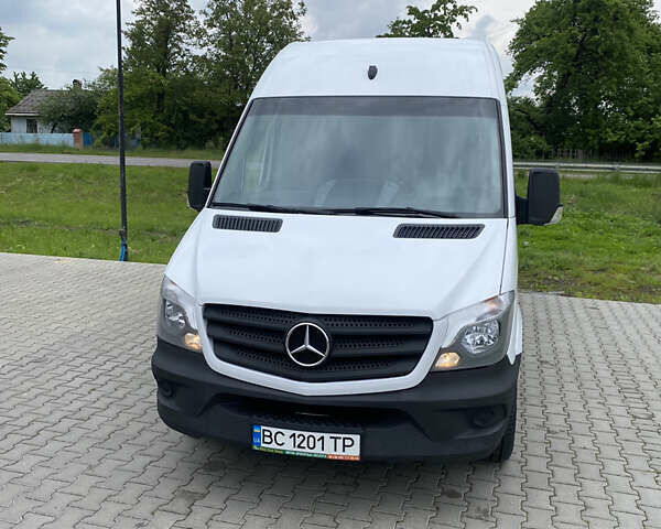 Белый Мерседес Sprinter, объемом двигателя 2.1 л и пробегом 325 тыс. км за 25000 $, фото 1 на Automoto.ua