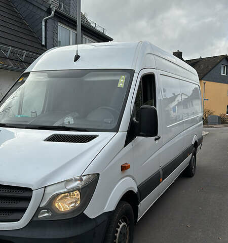 Белый Мерседес Sprinter, объемом двигателя 2.2 л и пробегом 340 тыс. км за 16371 $, фото 1 на Automoto.ua