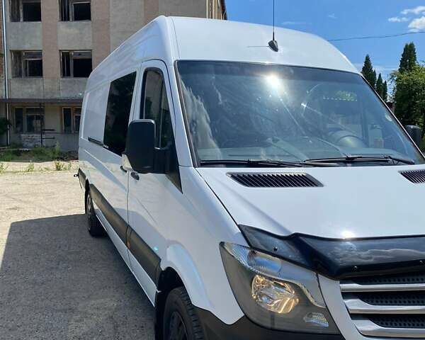 Белый Мерседес Sprinter, объемом двигателя 2.14 л и пробегом 660 тыс. км за 28400 $, фото 1 на Automoto.ua