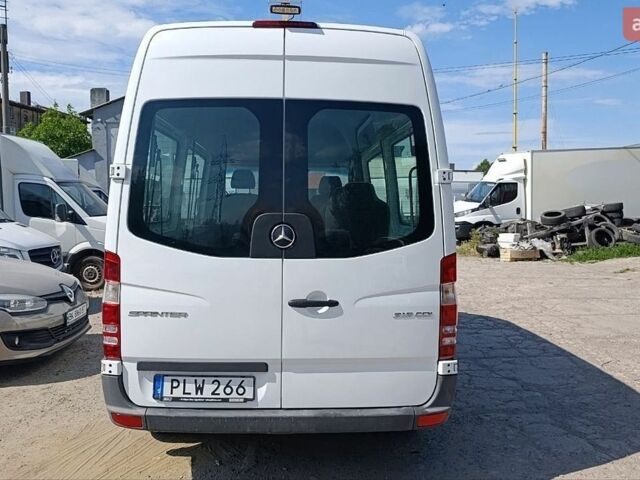 Белый Мерседес Sprinter, объемом двигателя 2.2 л и пробегом 295 тыс. км за 19850 $, фото 1 на Automoto.ua