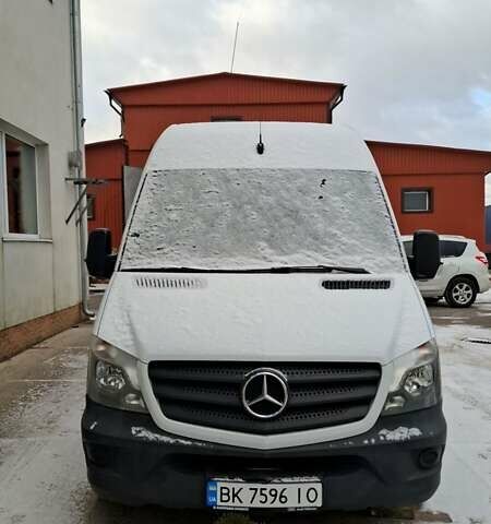 Белый Мерседес Sprinter, объемом двигателя 2.14 л и пробегом 260 тыс. км за 43000 $, фото 1 на Automoto.ua