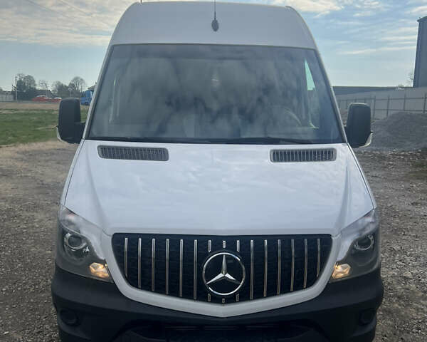 Белый Мерседес Sprinter, объемом двигателя 3 л и пробегом 852 тыс. км за 32000 $, фото 1 на Automoto.ua