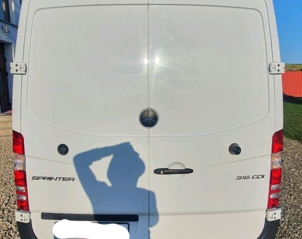 Белый Мерседес Sprinter, объемом двигателя 2.2 л и пробегом 300 тыс. км за 20969 $, фото 1 на Automoto.ua