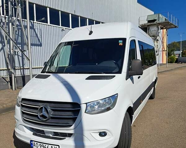 Белый Мерседес Sprinter, объемом двигателя 2.2 л и пробегом 354 тыс. км за 34343 $, фото 1 на Automoto.ua
