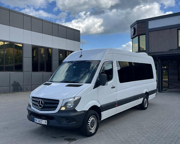 Белый Мерседес Sprinter, объемом двигателя 2.2 л и пробегом 333 тыс. км за 29000 $, фото 1 на Automoto.ua