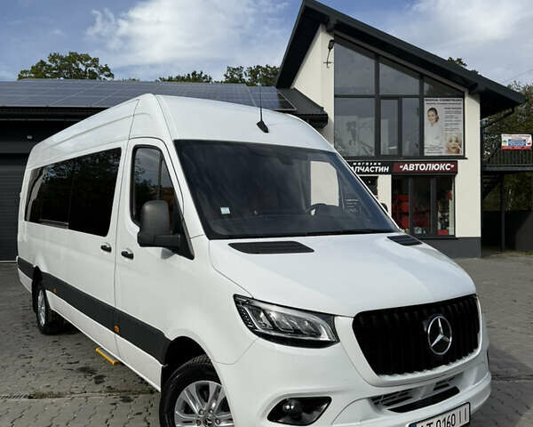 Белый Мерседес Sprinter, объемом двигателя 2.14 л и пробегом 209 тыс. км за 64800 $, фото 1 на Automoto.ua