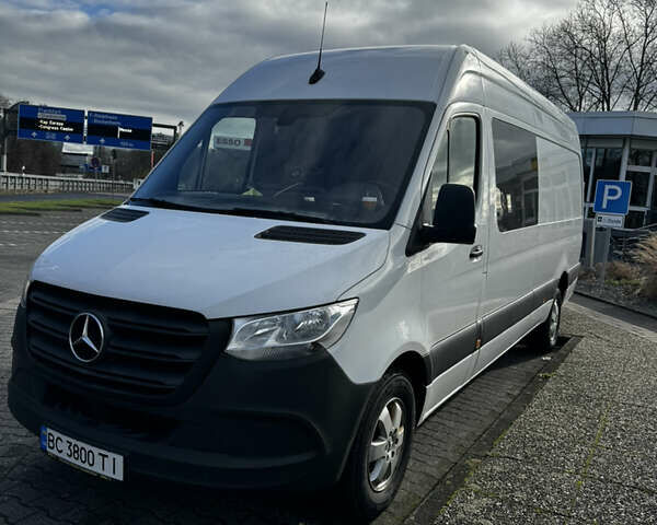 Белый Мерседес Sprinter, объемом двигателя 2.14 л и пробегом 340 тыс. км за 37000 $, фото 1 на Automoto.ua