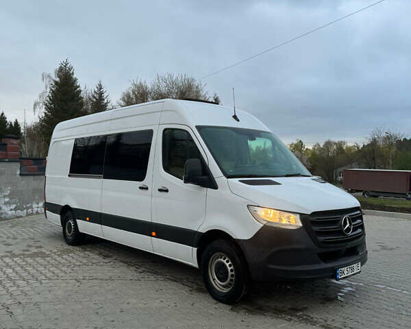 Белый Мерседес Sprinter, объемом двигателя 2.14 л и пробегом 355 тыс. км за 31500 $, фото 1 на Automoto.ua