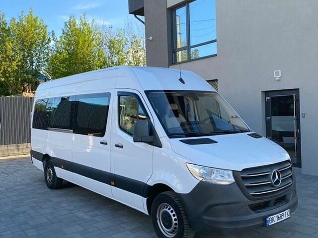 Белый Мерседес Sprinter, объемом двигателя 2.2 л и пробегом 307 тыс. км за 28000 $, фото 1 на Automoto.ua