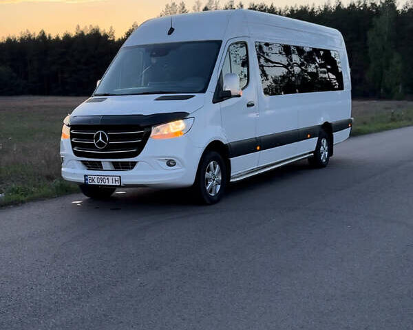 Белый Мерседес Sprinter, объемом двигателя 2.14 л и пробегом 777 тыс. км за 36660 $, фото 1 на Automoto.ua