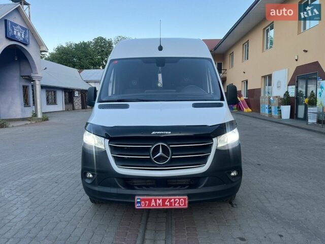 Белый Мерседес Sprinter, объемом двигателя 3 л и пробегом 204 тыс. км за 39888 $, фото 1 на Automoto.ua