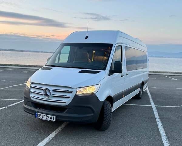 Белый Мерседес Sprinter, объемом двигателя 2.2 л и пробегом 260 тыс. км за 80000 $, фото 1 на Automoto.ua