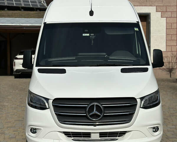 Белый Мерседес Sprinter, объемом двигателя 2.99 л и пробегом 119 тыс. км за 64000 $, фото 1 на Automoto.ua
