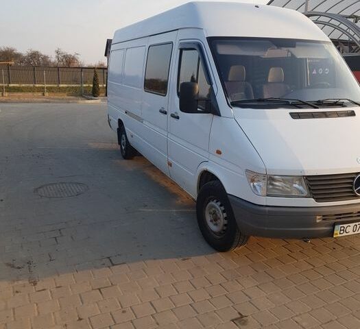 Белый Мерседес Sprinter, объемом двигателя 2.9 л и пробегом 410 тыс. км за 9000 $, фото 1 на Automoto.ua