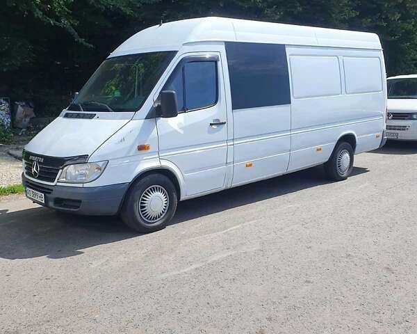 Белый Мерседес Sprinter, объемом двигателя 2.15 л и пробегом 520 тыс. км за 9300 $, фото 1 на Automoto.ua