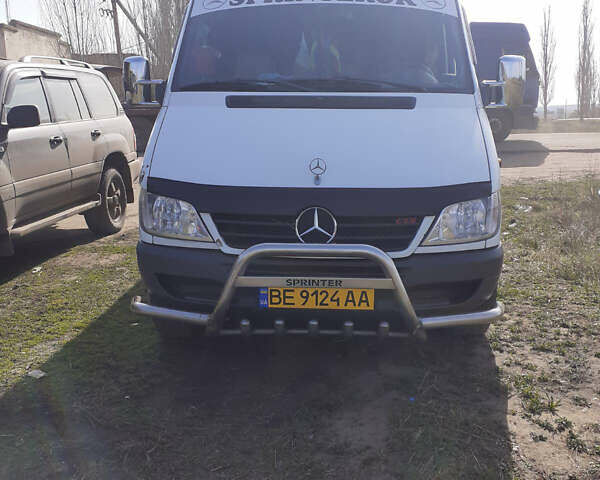 Белый Мерседес Sprinter, объемом двигателя 2.2 л и пробегом 160 тыс. км за 10500 $, фото 1 на Automoto.ua