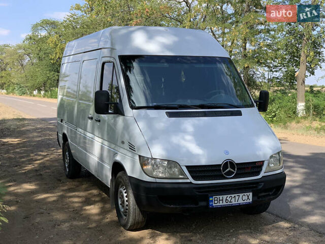 Белый Мерседес Sprinter, объемом двигателя 2.2 л и пробегом 220 тыс. км за 10800 $, фото 1 на Automoto.ua
