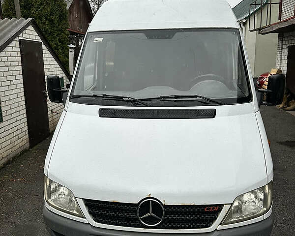 Белый Мерседес Sprinter, объемом двигателя 2.1 л и пробегом 350 тыс. км за 8300 $, фото 1 на Automoto.ua