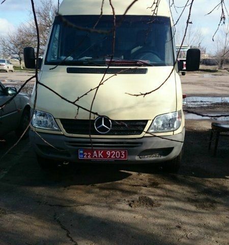 Бежевый Мерседес Sprinter, объемом двигателя 2.7 л и пробегом 238 тыс. км за 12900 $, фото 1 на Automoto.ua