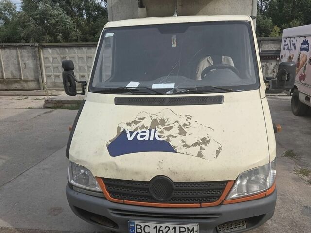 Бежевый Мерседес Sprinter, объемом двигателя 2.15 л и пробегом 856 тыс. км за 7500 $, фото 1 на Automoto.ua